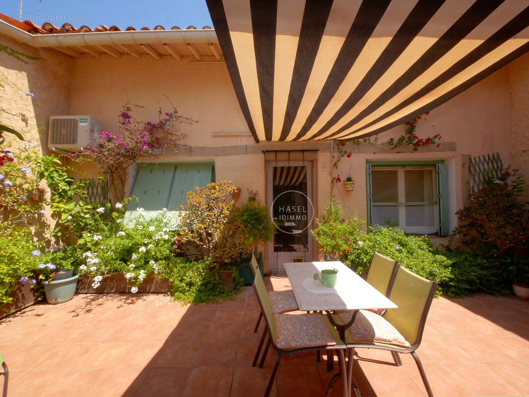 Pomérols, centre historique, maison de village traversante prête à vivre avec grand garage et belle terrasse - photo 2