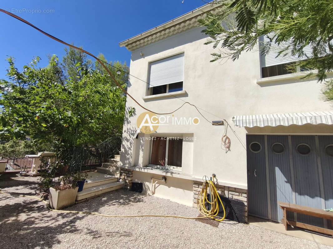 Maison familiale avec deux logements   Vue dégagée   Terrain de 940 m2 - Garage - photo 4