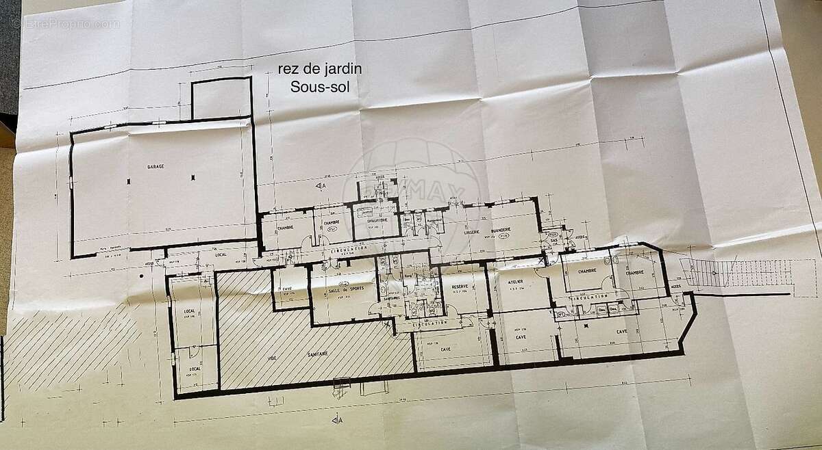 Commerce à L&#039;ESCARENE