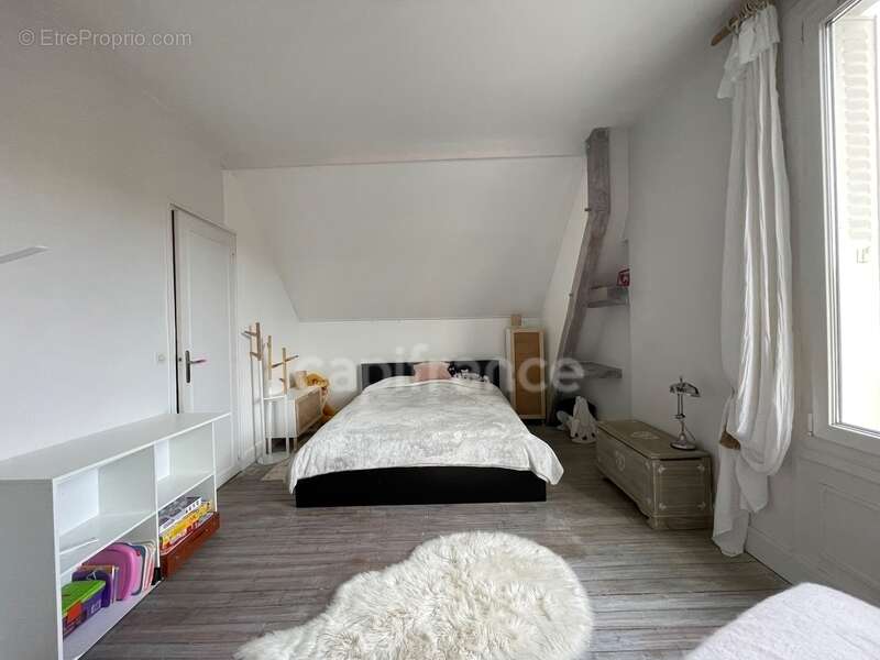 Maison à LES CLAYES-SOUS-BOIS