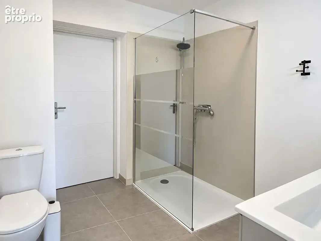 Maison rénovée 235 m² - 8 chambres - Terrain constructible 2 040 m² - Garage - Chomérac - photo 9