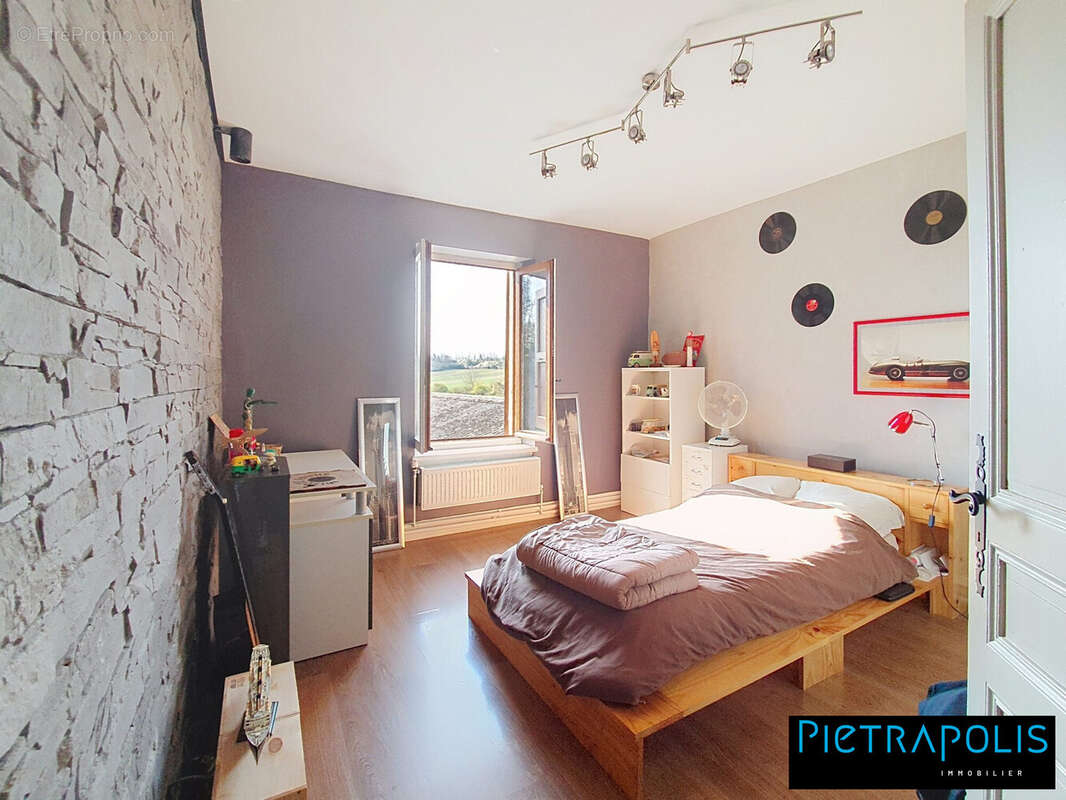 CHAMBRE - Maison à AUBERIVES-SUR-VAREZE