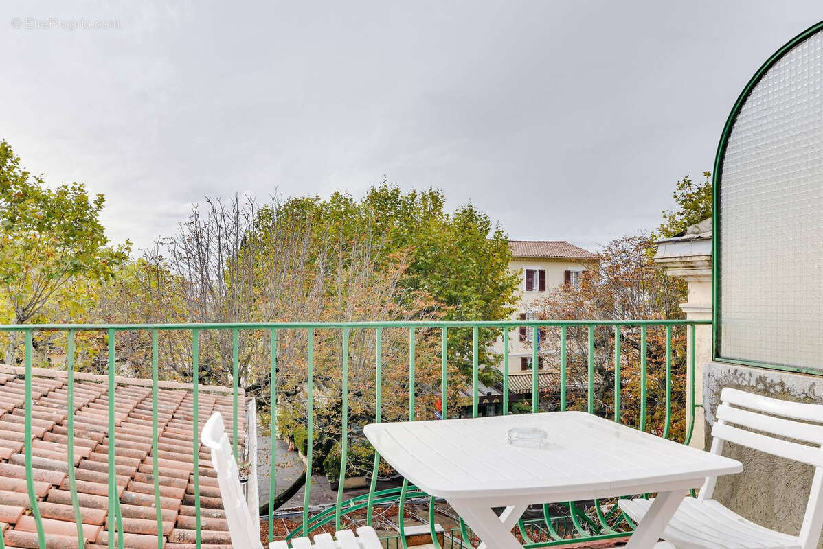 Commerce à SAINT-VALLIER-DE-THIEY