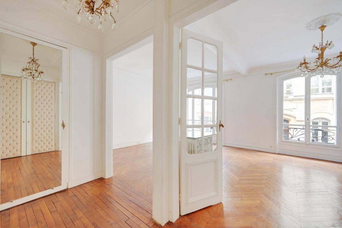 Appartement à PARIS-17E