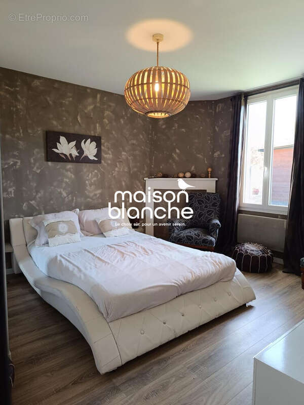 Maison 121 m² à Coutras  - photo 7