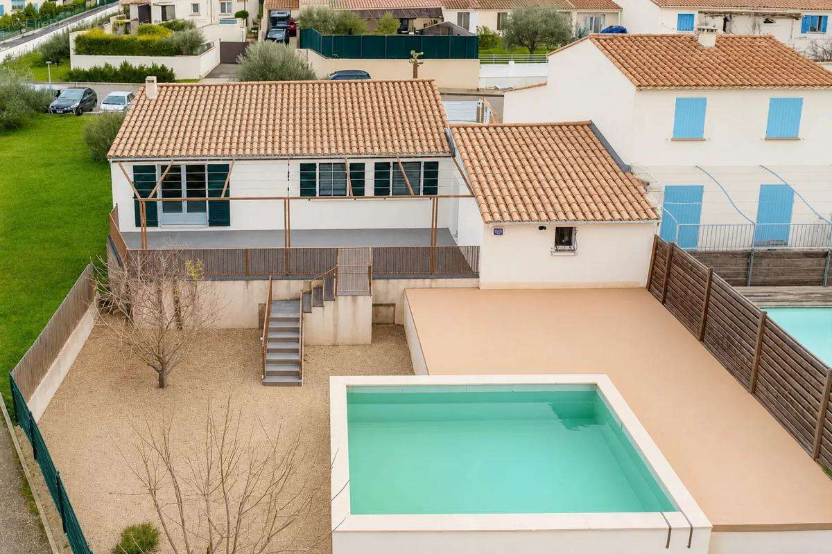 Maison moderne avec jardin et piscine - photo 2