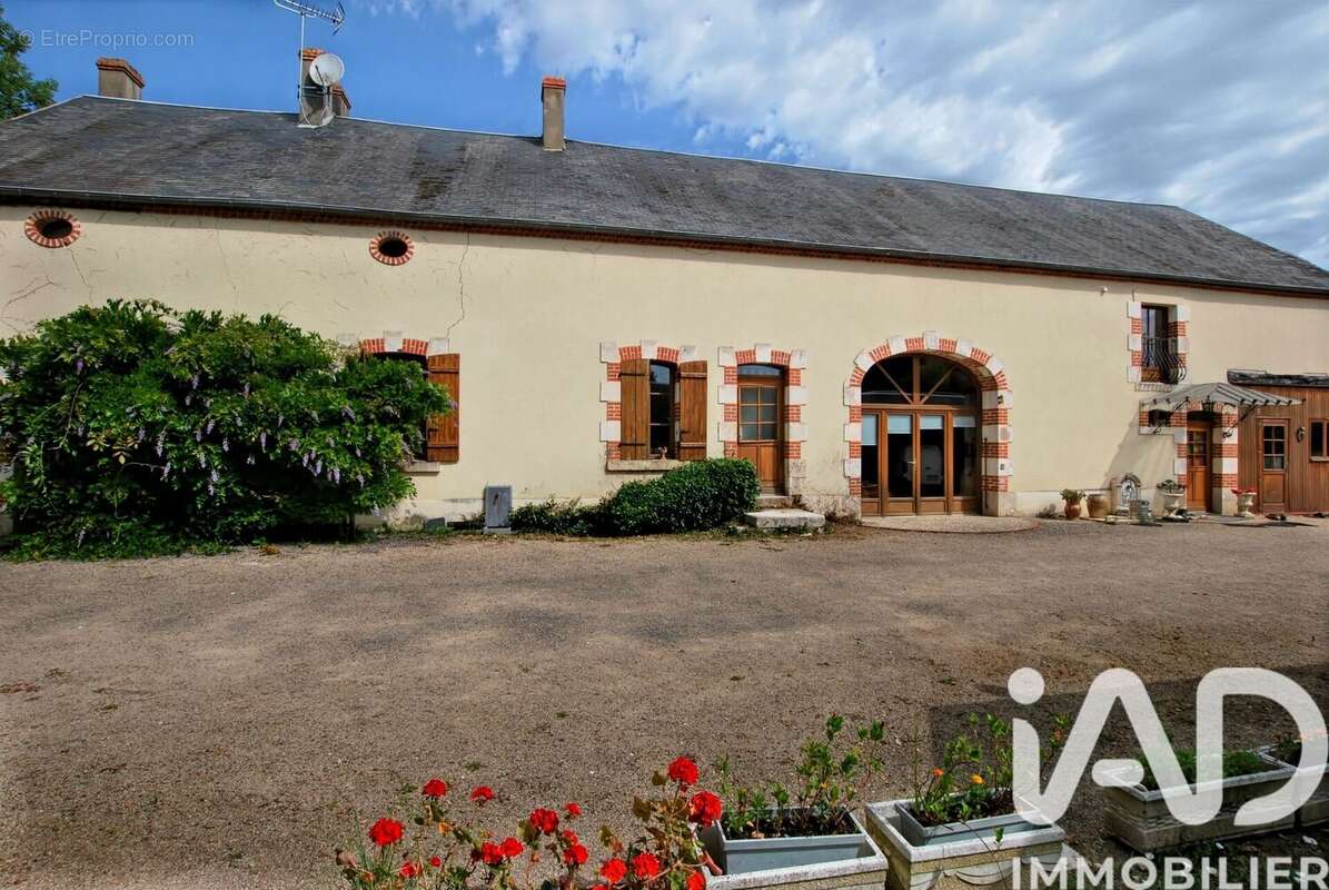 Maison 262 m² à Sury-Pres-Lere  - photo 4