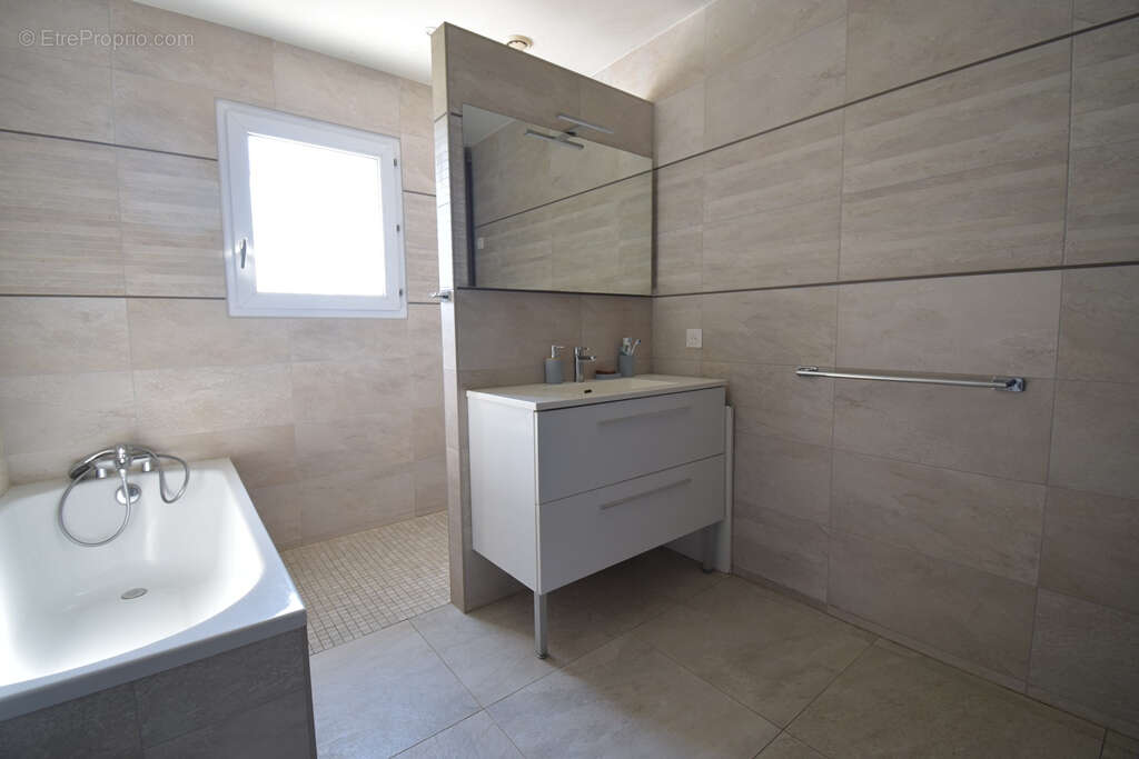 Maison Les Sables d'Olonne 5 pièces 129m2 + T2 45 m2 - photo 5
