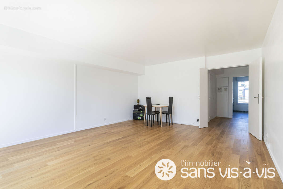 Appartement à COURBEVOIE
