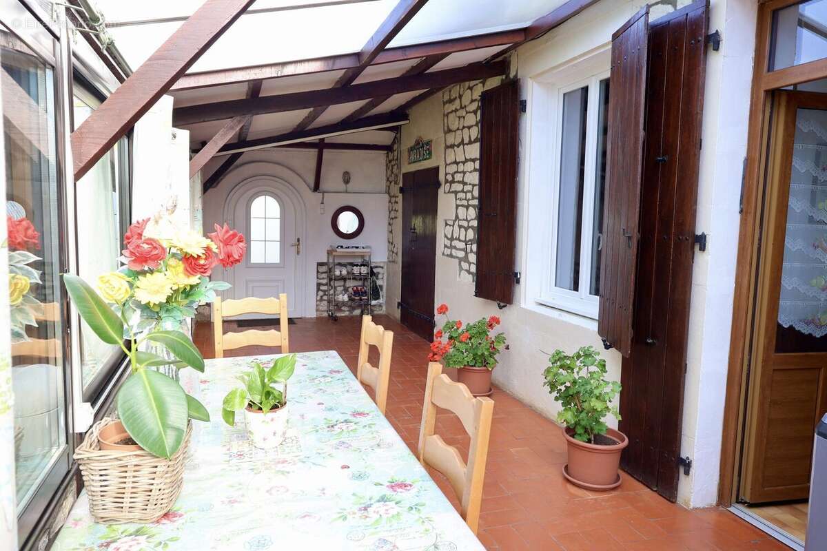 Maison à MAIRE-LEVESCAULT