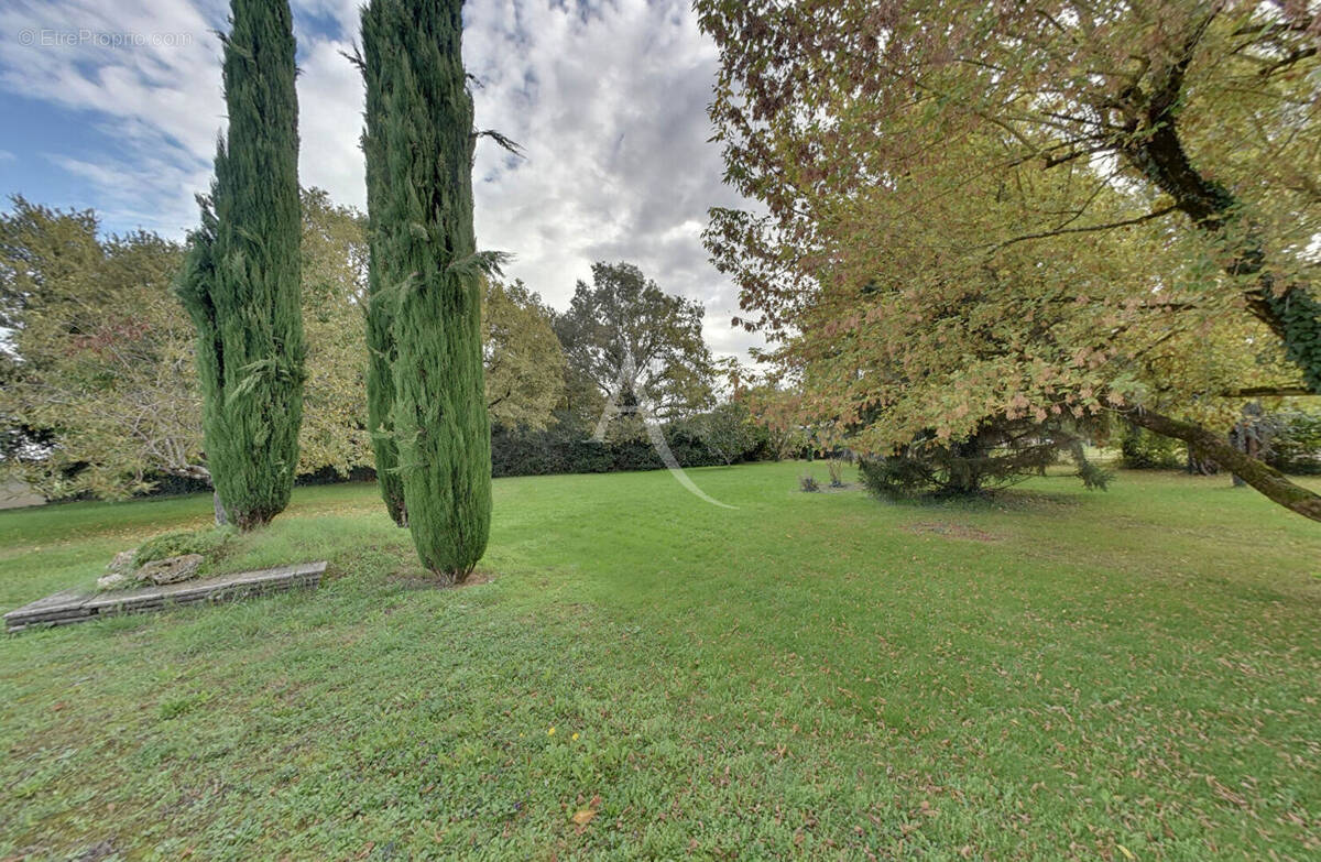 Terrain à MONTBETON