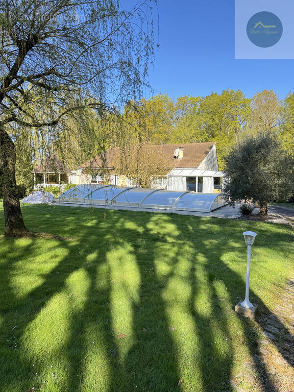 Maison à VAUX-SUR-LUNAIN