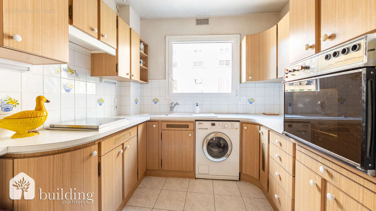 Appartement à PARIS-17E