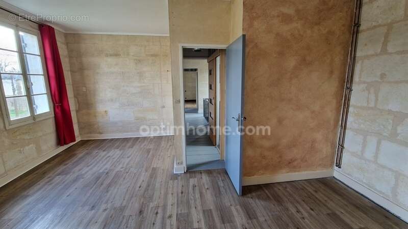 Maison 7 pièces 167m2 sur terrain de 1500 m2 en partie constructible - photo 12