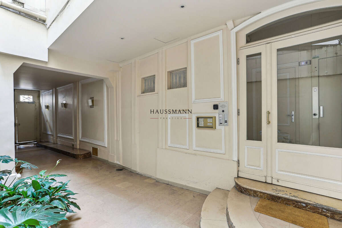 Appartement à PARIS-1E