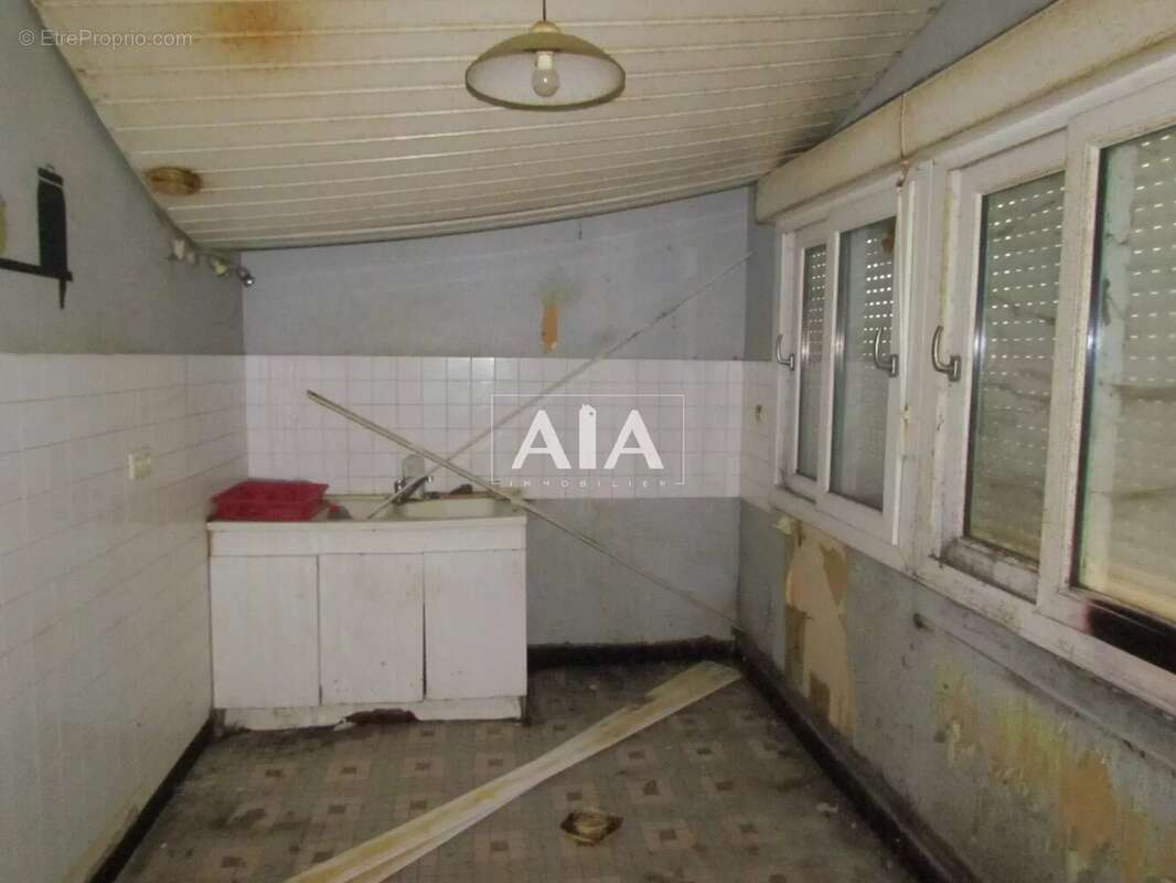 Maison à LES ADJOTS