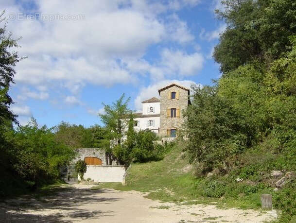 Mas du 18e de 500 m2 avec 6 appartements, sur 2 hectares - photo 8