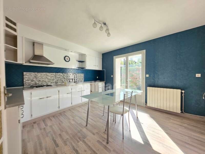 Maison Familiale 4 chambres - 187m² à Villegouge, avec studio et garage - Grand Jardin - photo 2