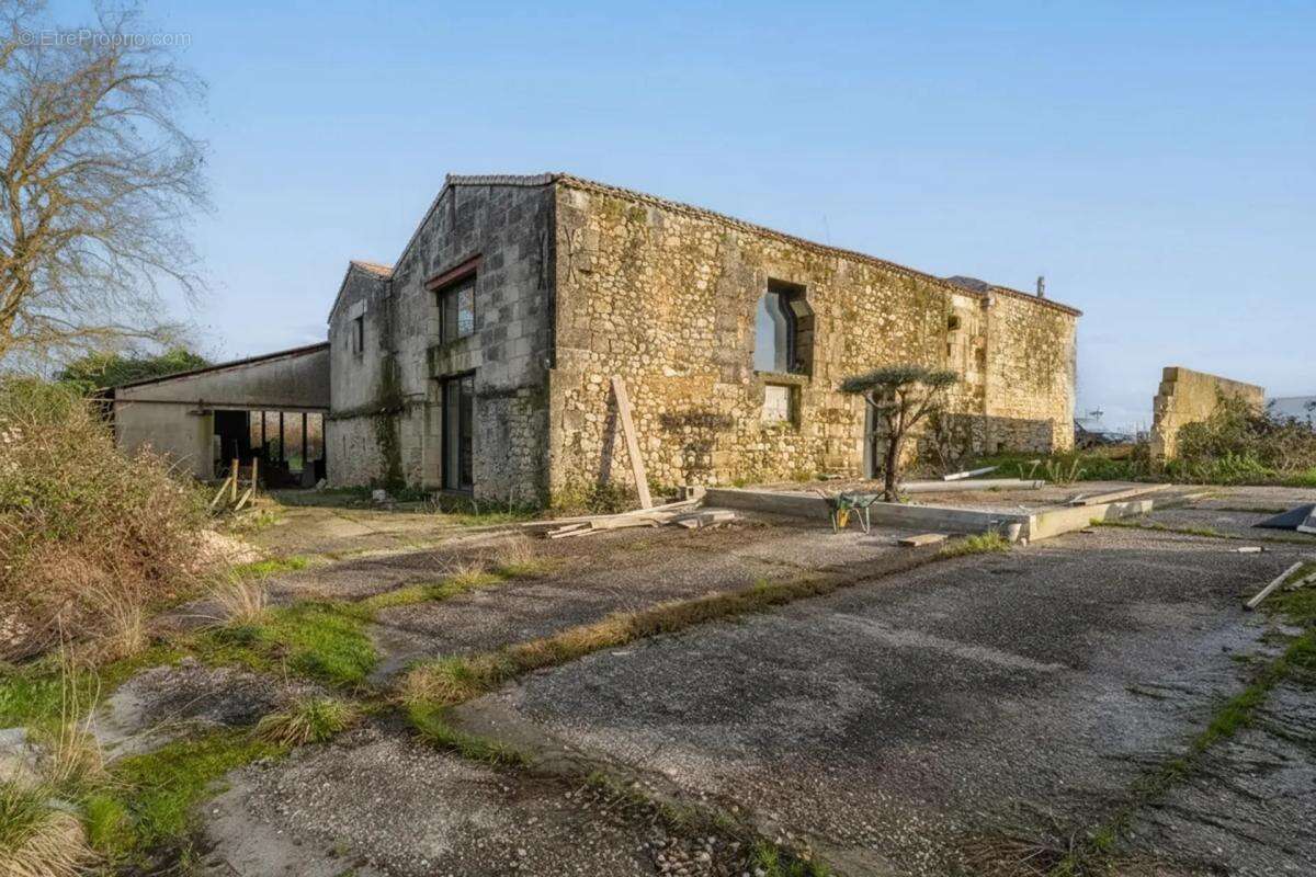 Maison à CAMARSAC
