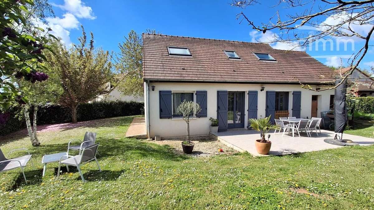 Maison à LA CHAUSSEE-SAINT-VICTOR