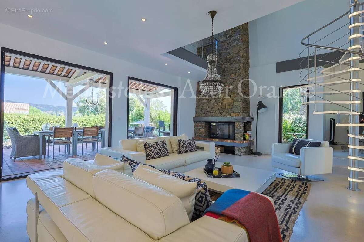 Maison à PLAN-DE-LA-TOUR