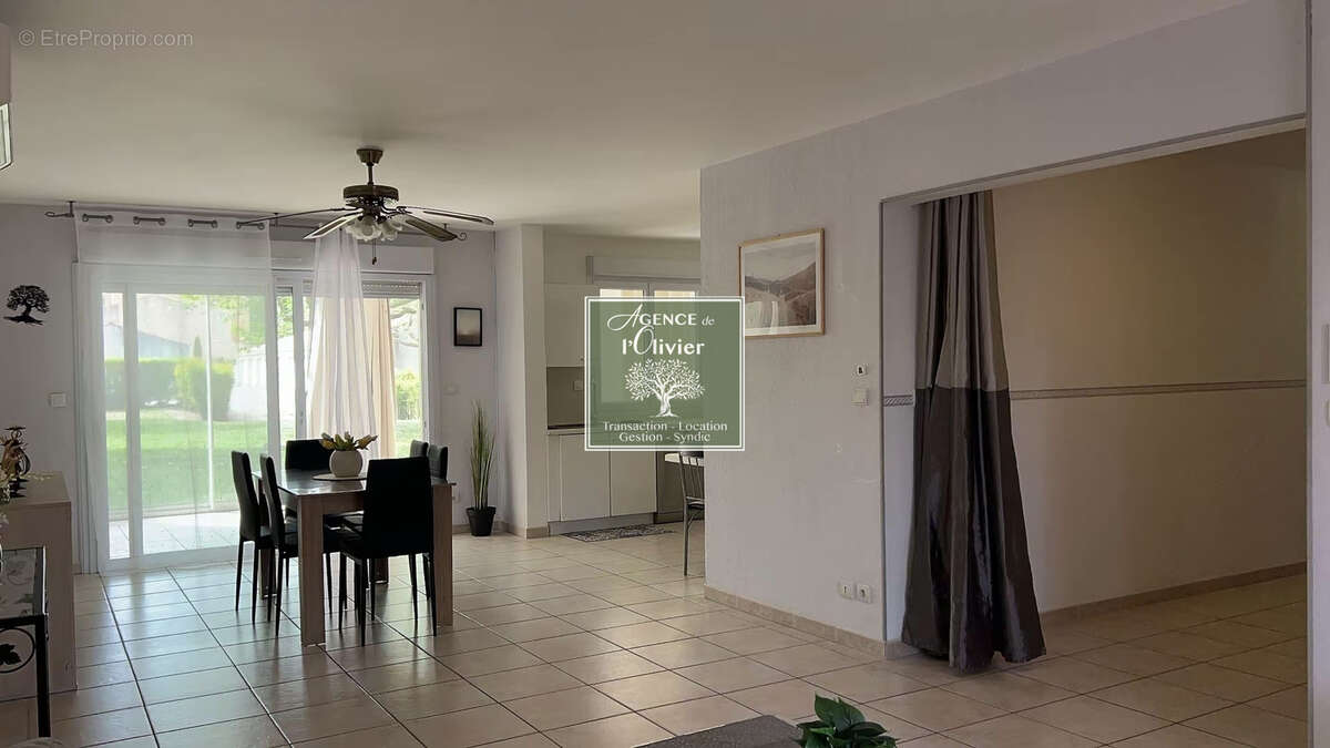 Appartement à SAINT-MARTIN-DE-CRAU