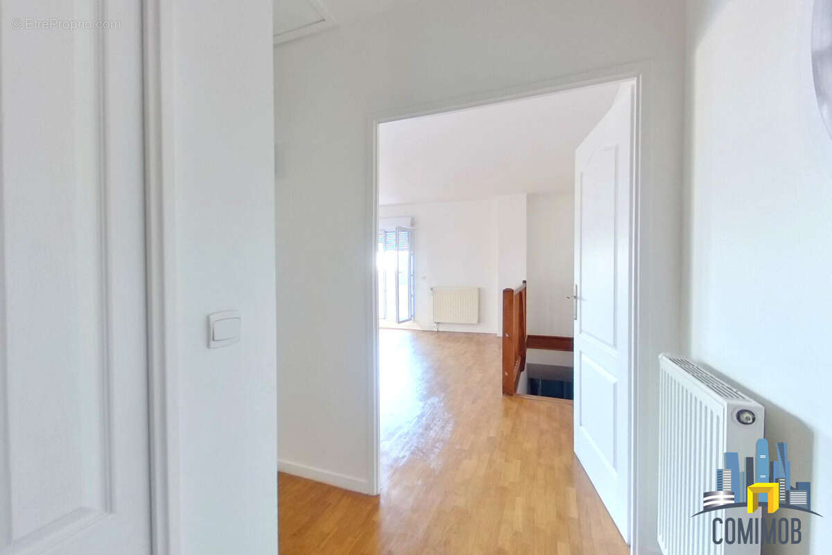 Appartement à COURBEVOIE