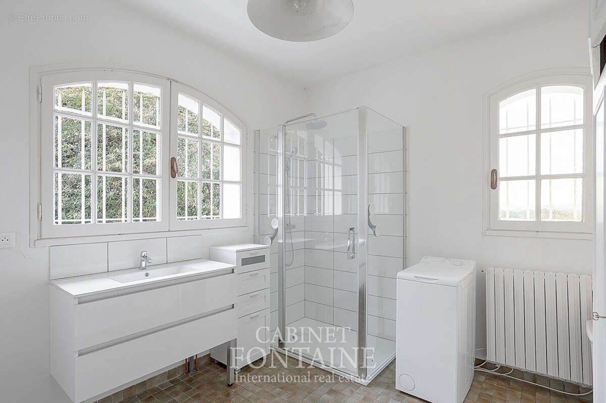 Maison à LE MONT-SAINT-ADRIEN