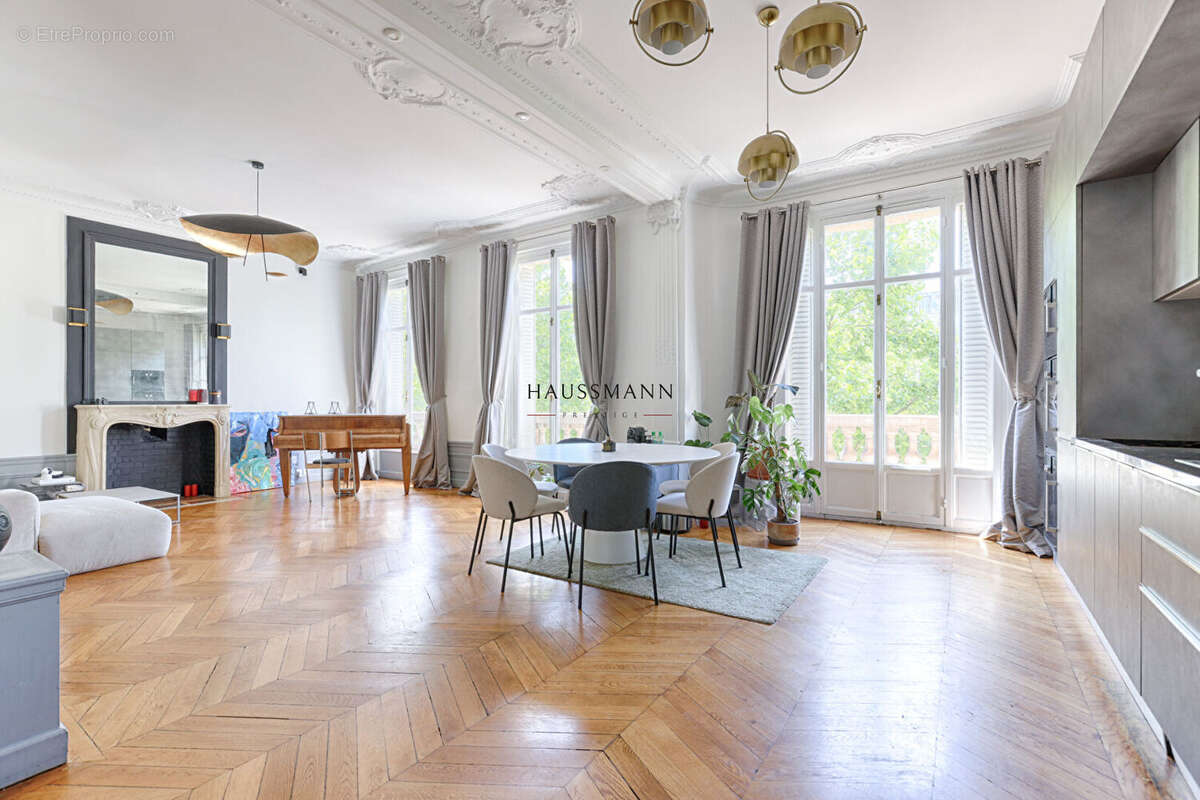 Appartement à PARIS-17E