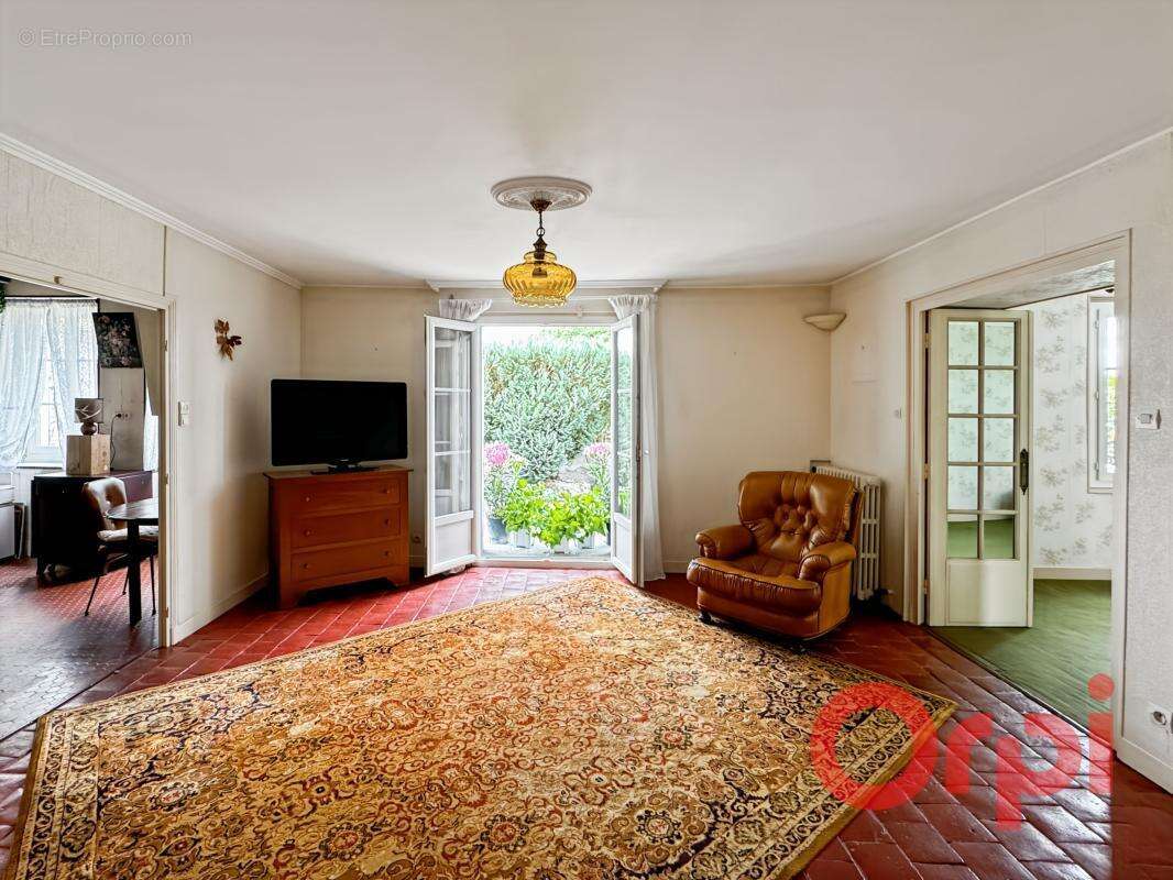 Maison à SAINT-PIERRE-LES-ETIEUX