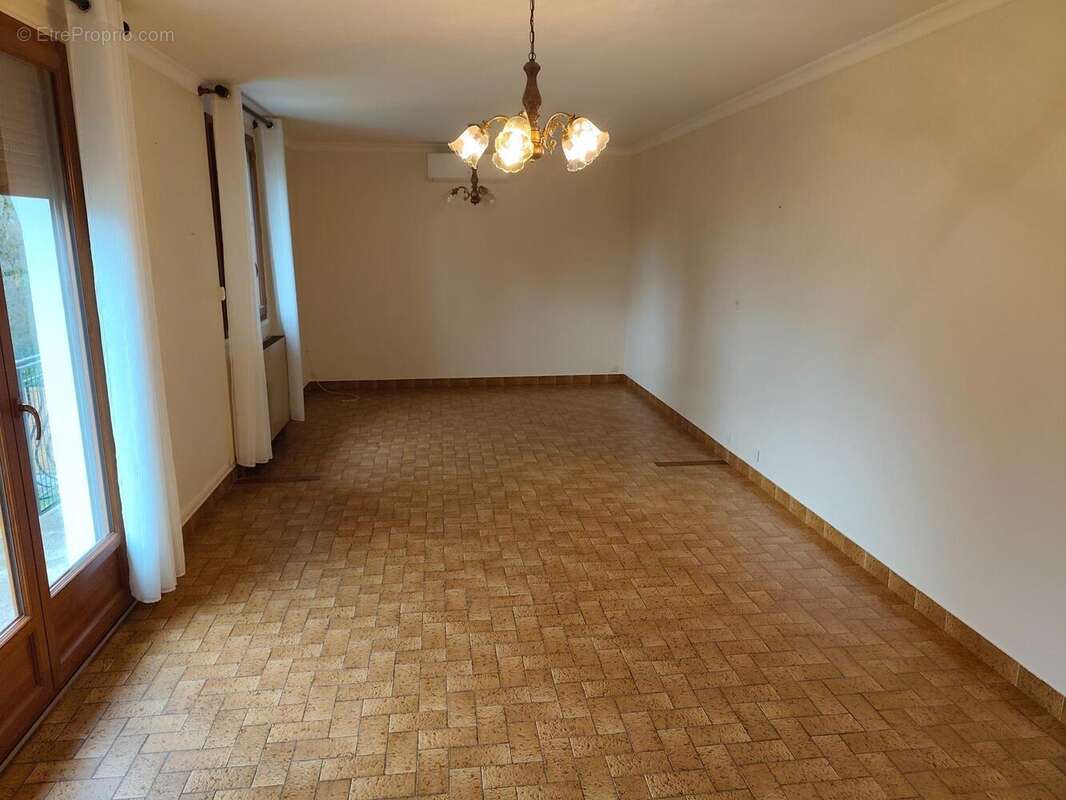 Maison 83 m² à Fontguenand  - photo 9