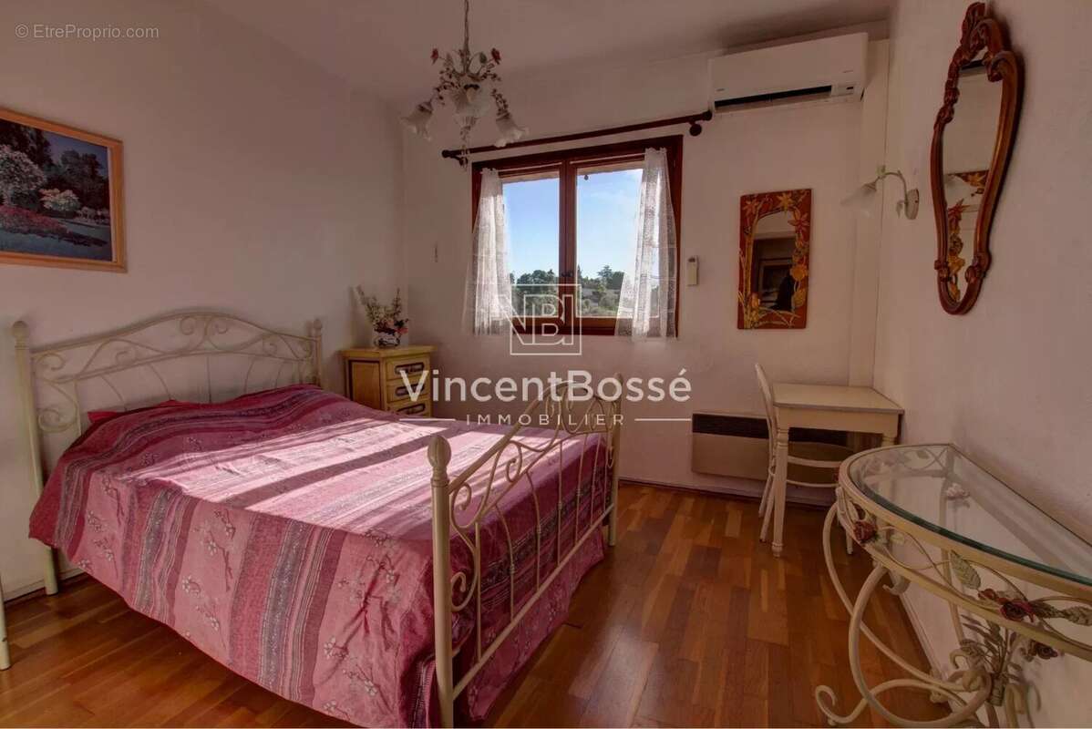 Maison à SAINT-LAURENT-DU-VAR