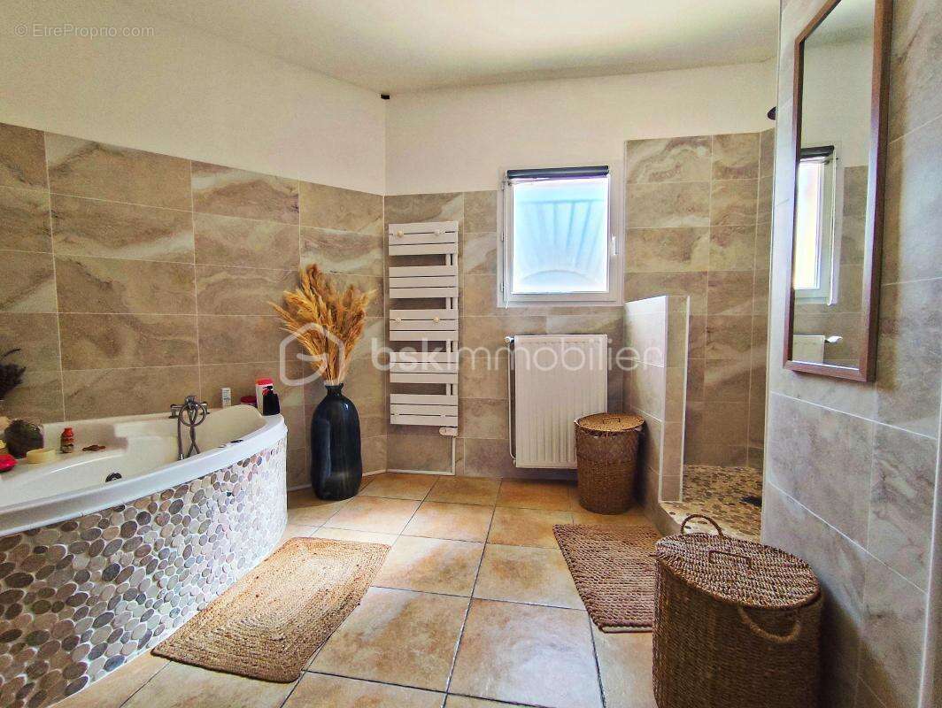 Maison à FARGUES-SAINT-HILAIRE