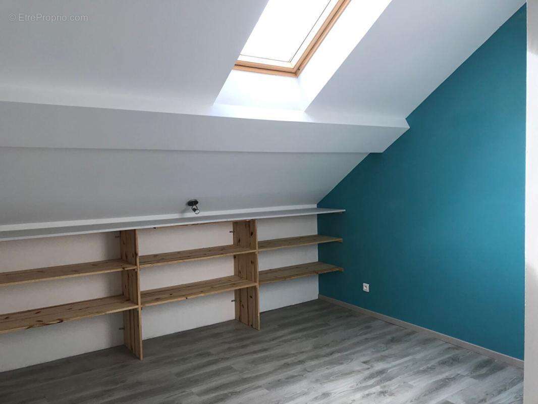 ** Authentique maison en pierre meulière - 110 m² hab. avec Terrain constructible - Double garage - photo 2