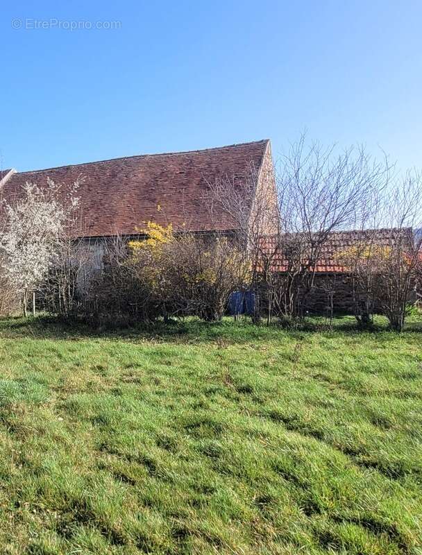 Maison à SAINT-QUINTIN-SUR-SIOULE