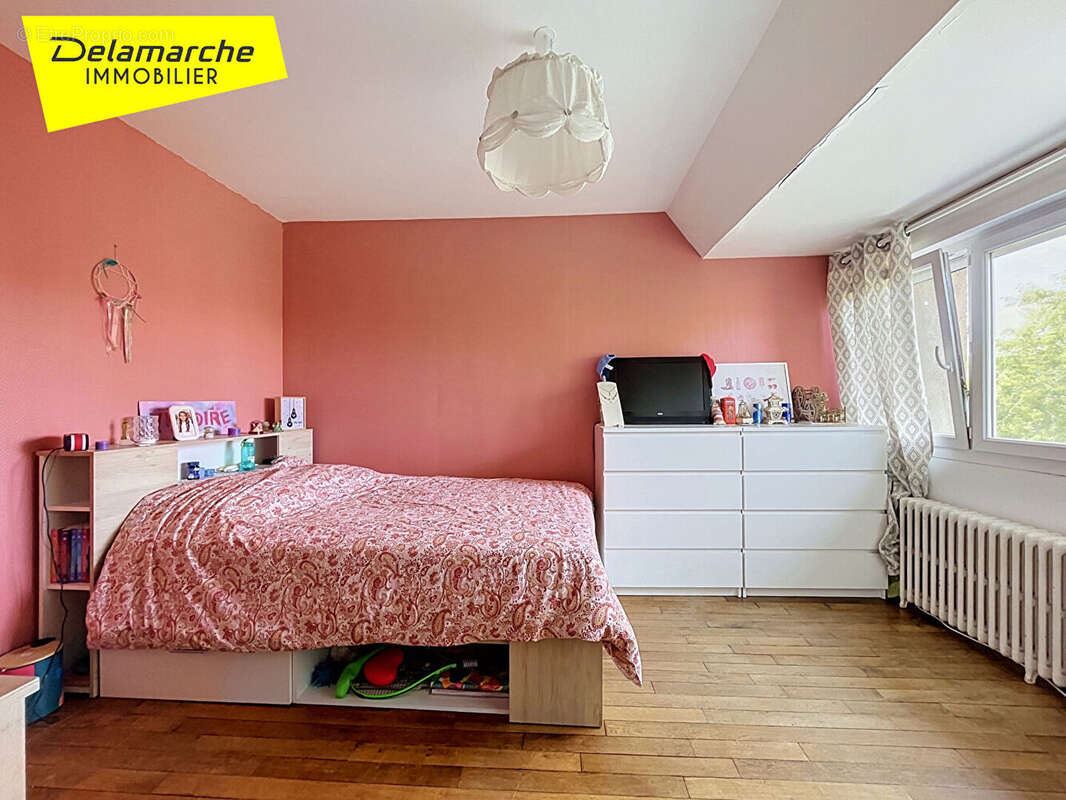 A VENDRE A  AVRANCHES (50300)  Maison de centre ville PLACE PATTON entièrement rénovée ,5 pièces , 4 chambres , Jardin ,Terrasse - photo 9