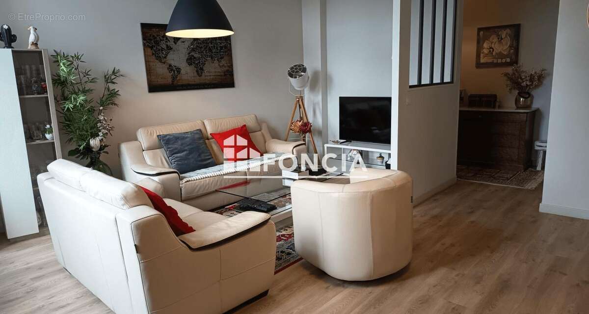 Appartement au charme haussmannien de 103m2 avec stationnement, cave en plein centre ville Aixois - photo 4