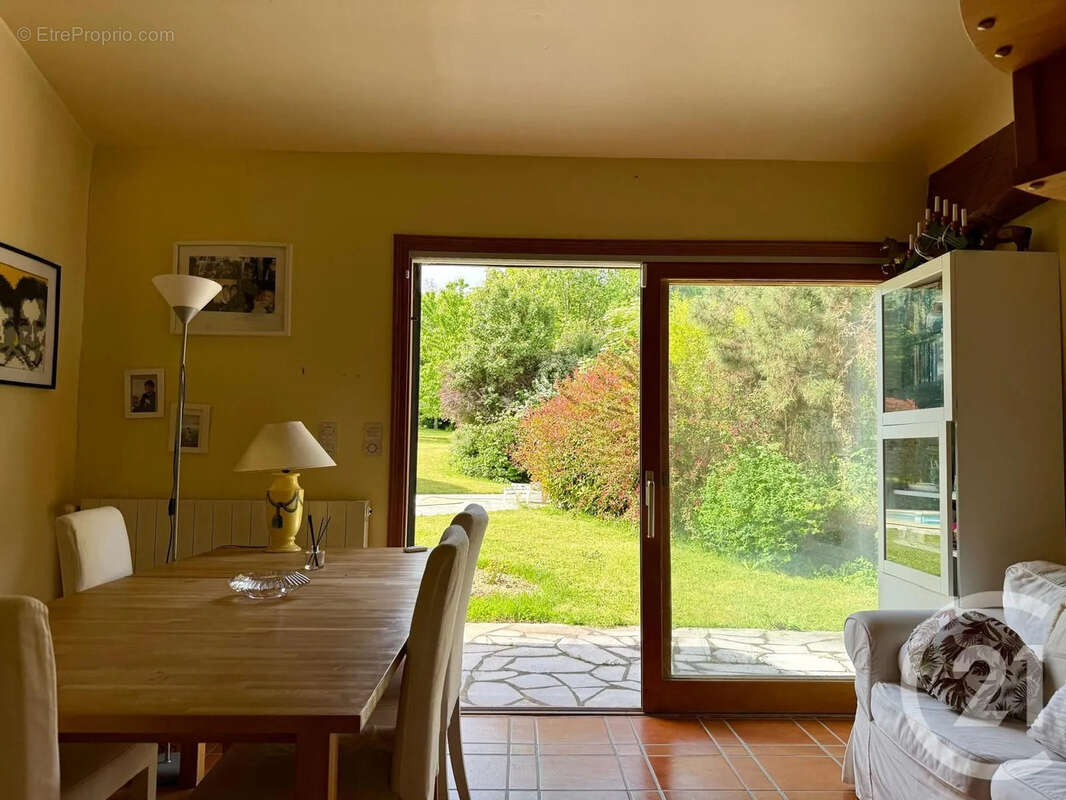 Maison 195 m² à Gilles  - photo 10