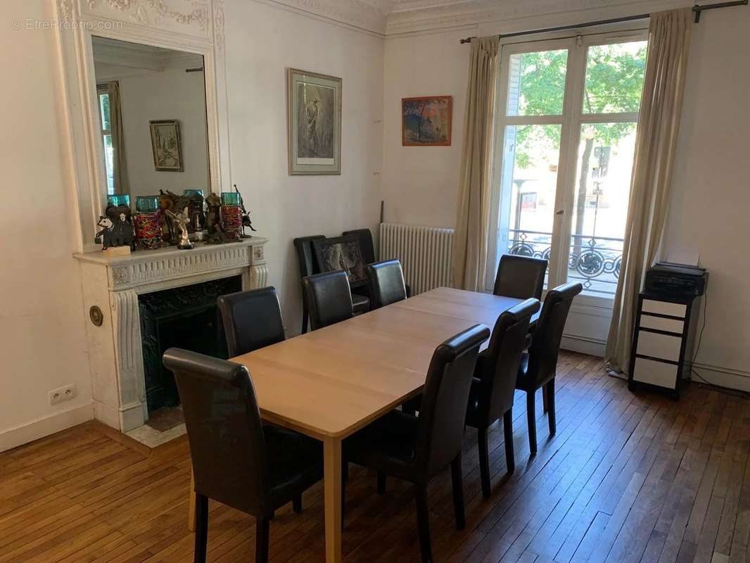 Appartement à PARIS-14E