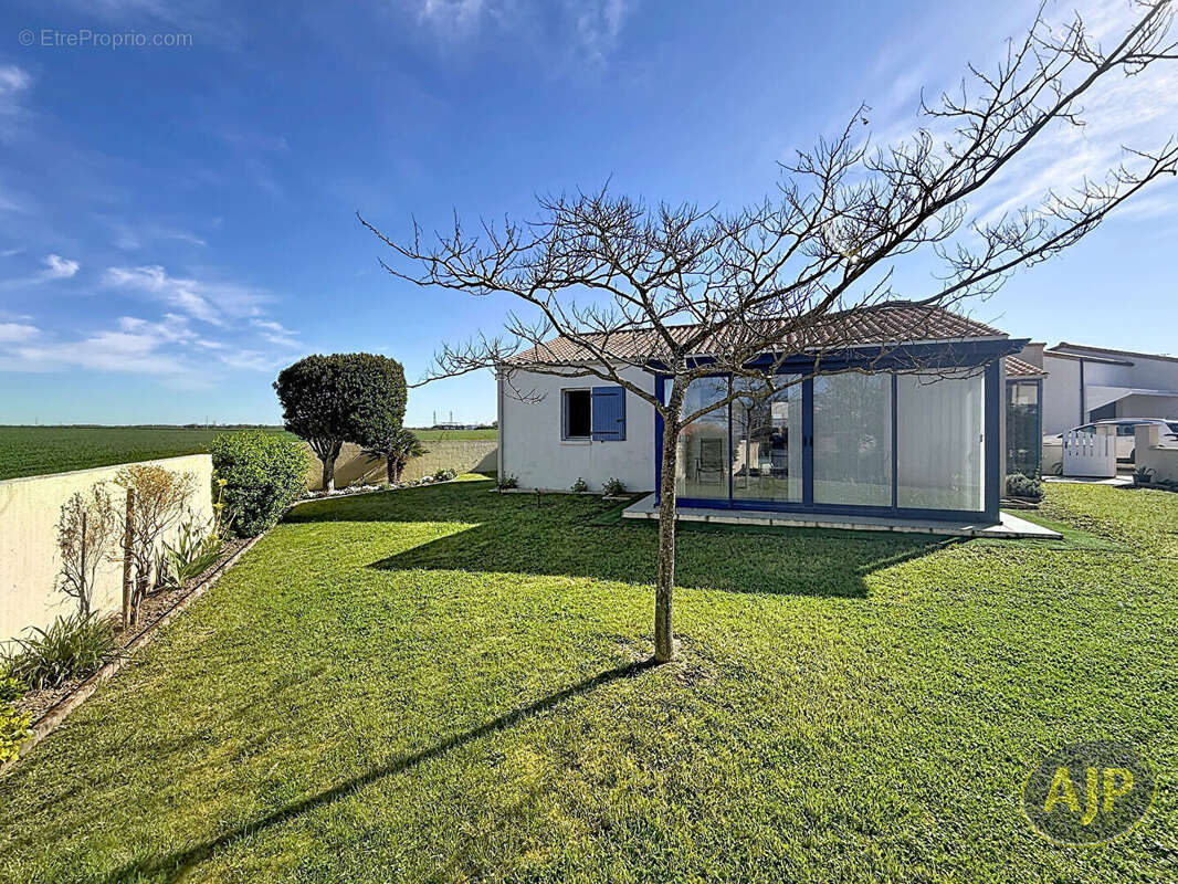 Maison Longeville Sur Mer , 3 chambres, 99 m2 environ, garage piscine proche mer. - photo 4