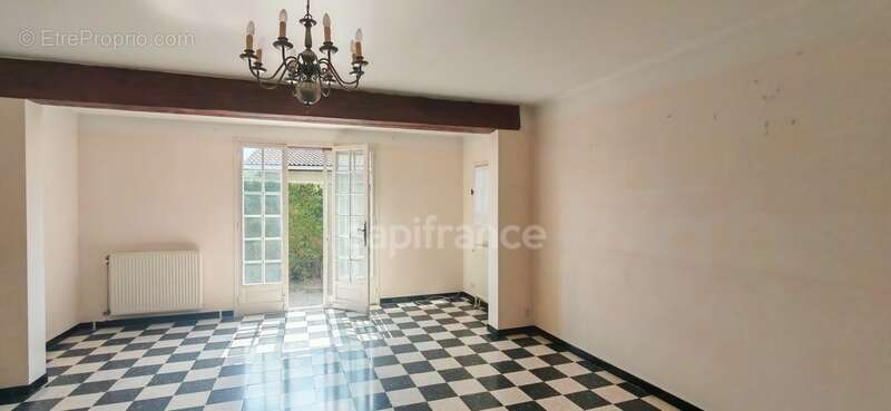 Maison à FONTVIEILLE