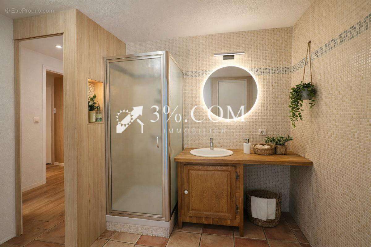Appartement 72 m² à Cogolin  - photo 8