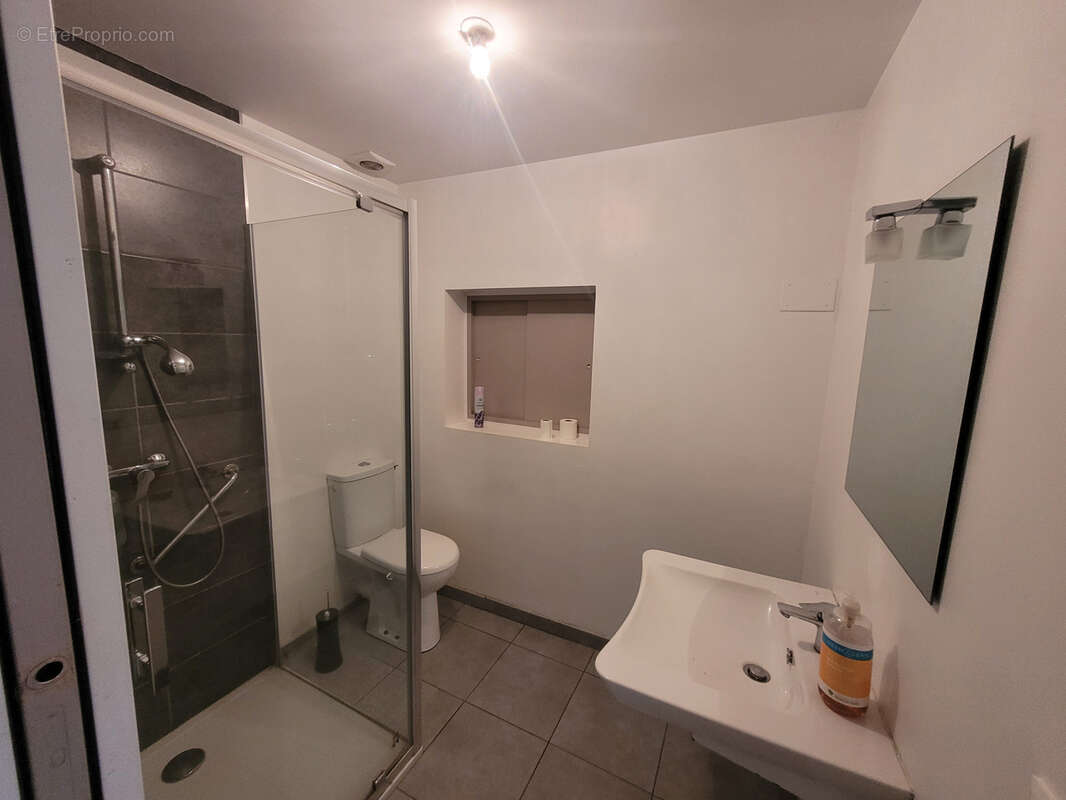 Maison à POILLE-SUR-VEGRE