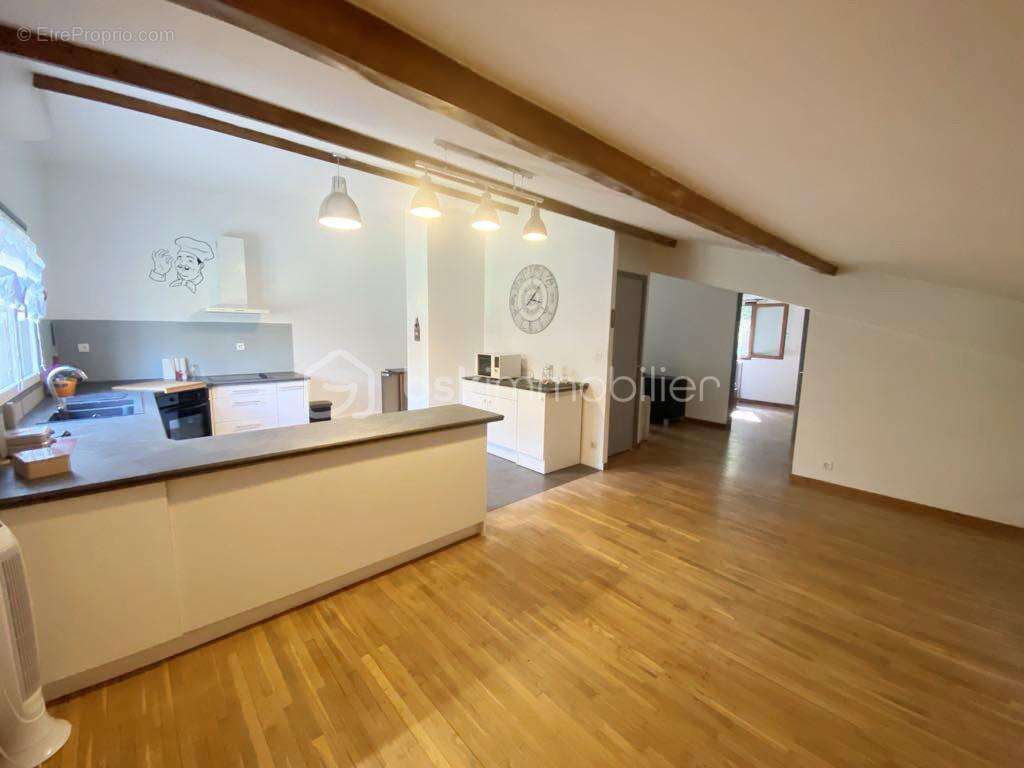 Maison à GREZIEU-LA-VARENNE