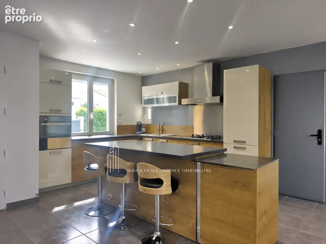 ROMANS-SUR-ISÈRE   Maison familiale avec terrain clos et arboré de 439 m2 - photo 6