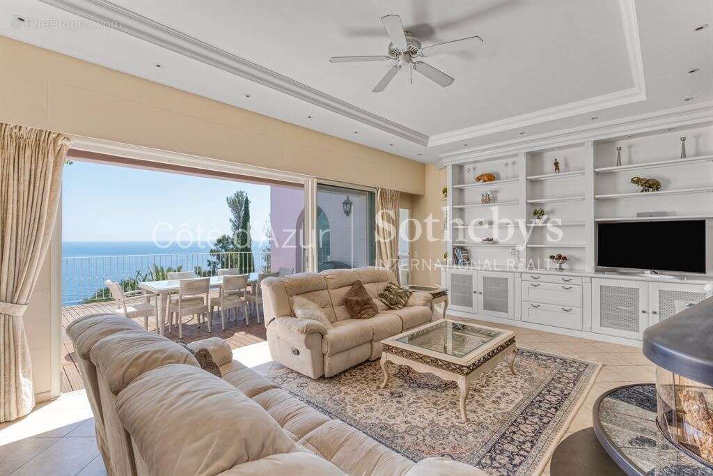 À vendre – Villa de charme avec vue mer et massif de l’Estérel, dans domaine sécurisé au Trayas - photo 3