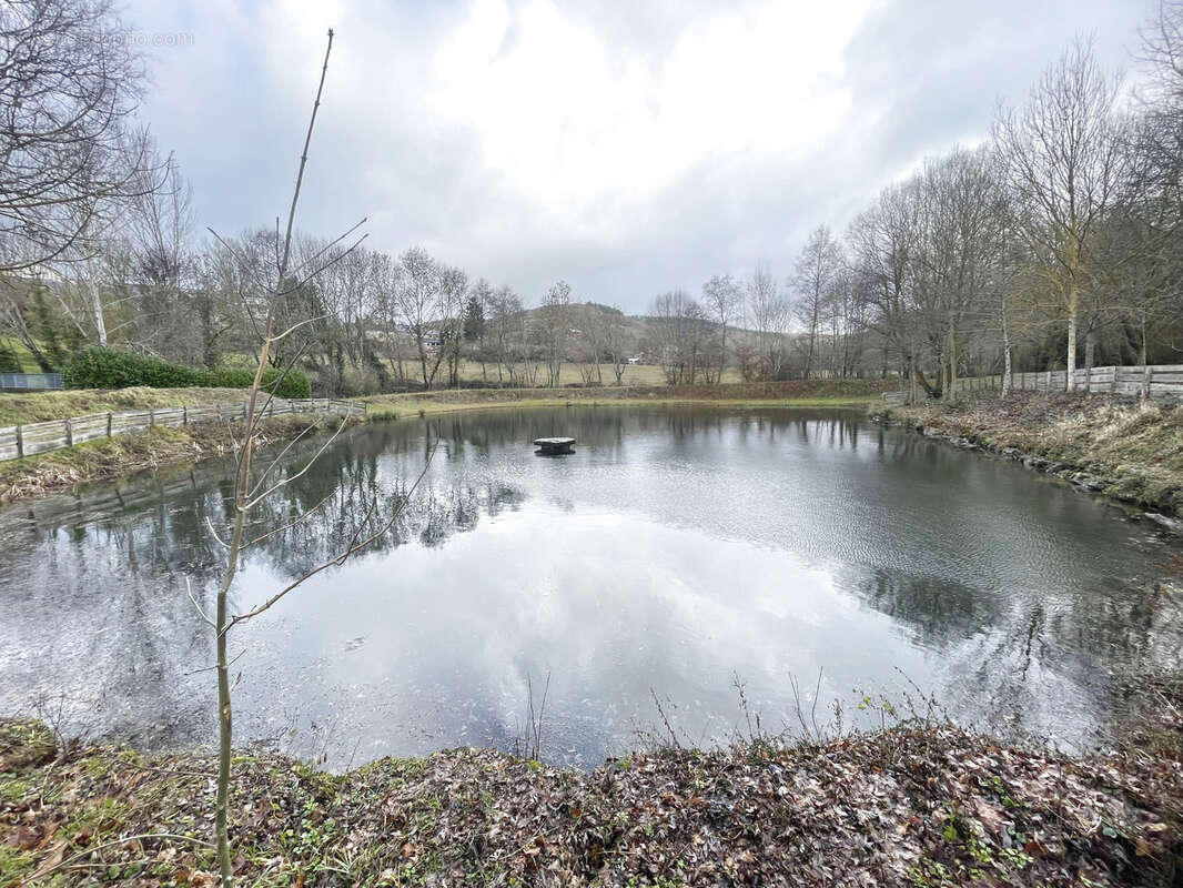 Terrain à SAINT-BEAUZELY