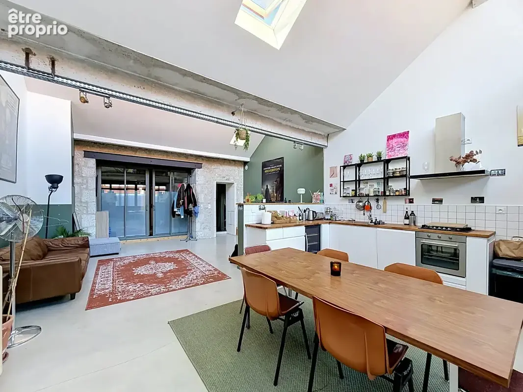 Au cœur du centre-ville d’Angoulême, superbe loft situé au 2ème étage d’un immeuble. - photo 3