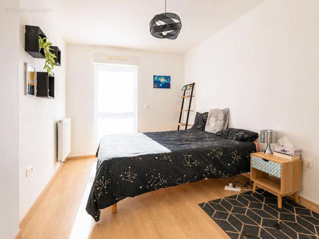 Appartement à COULAINES