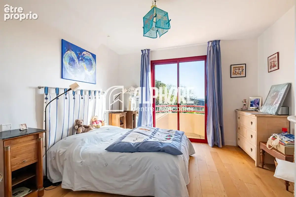 Guérande , propriété de 240m²  , 7 pièces , garage , piscine sur 1500m²  de terrain . - photo 13